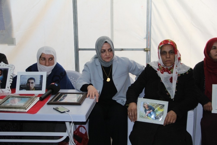 Cumhurbaşkanı Başdanışmanı Orhan’dan Evlat Nöbetindeki Annelere Ziyaret