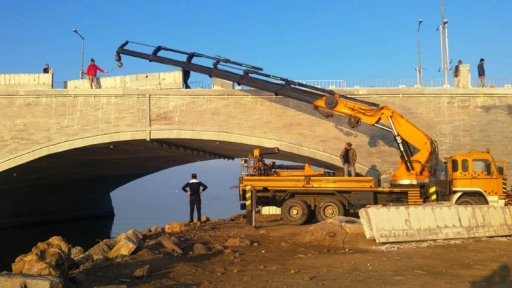 Ayvalık’ta Deniz Manzaralı Gönül Yolu Köprüsü’nde Son Viraj
