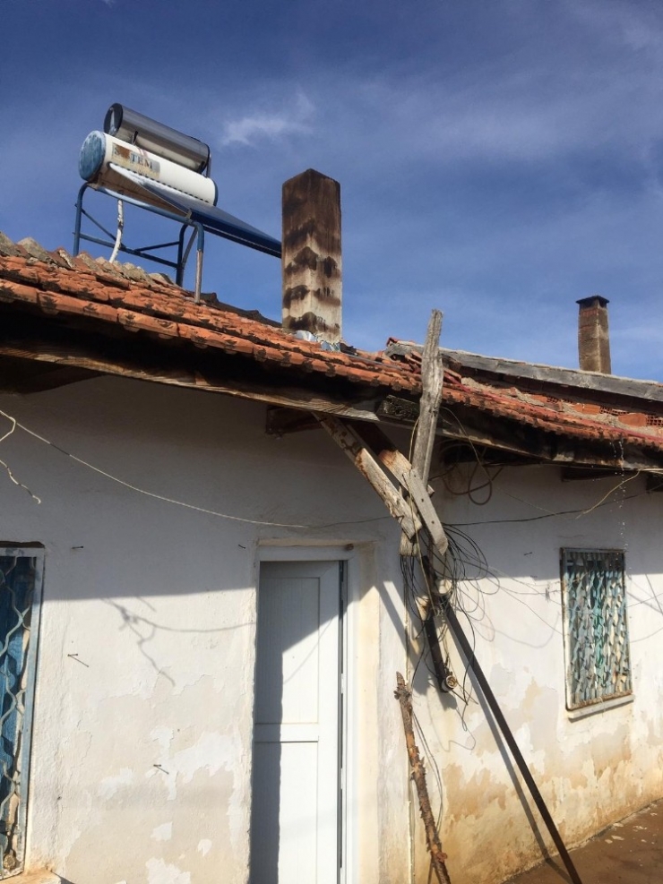 Denizli’de Anne Ve Kızı Sobadan Zehirlendi