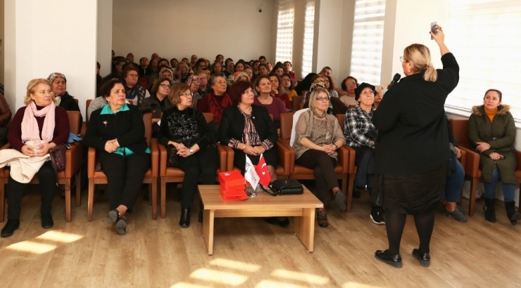 Efeler’de ‘Kadınlarda İdrar Kaçılma’ Sorunu Konuşuldu