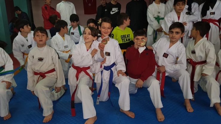 Erzurumlu Tekvando Antrenörü Türkiye’ye Sporcu Yetiştiriyor