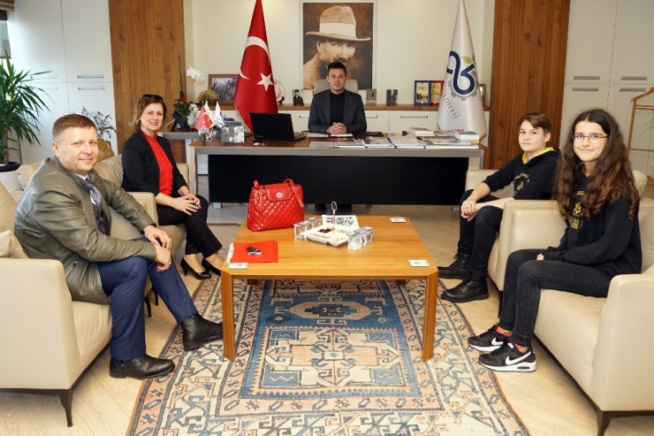 Öğrencilerden Durak Kütüphanesine Destek