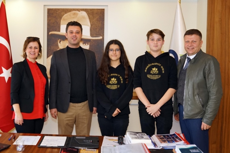 Öğrencilerden Durak Kütüphanesine Destek