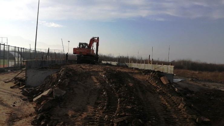 Hendek’e 400 Kişilik Tribün İnşasına Başlandı