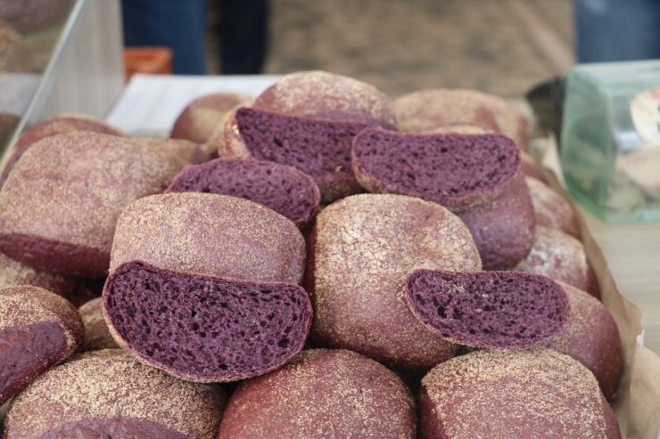 Faydası Bol, Rengi Mor Ekmek