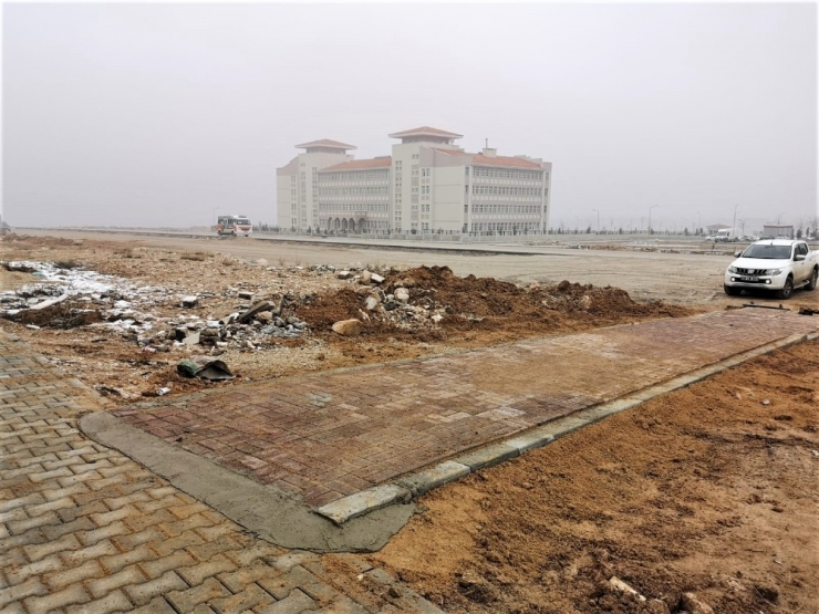 Karaman Belediyesi Öğrenciler İçin Yaya Yolu Yaptı