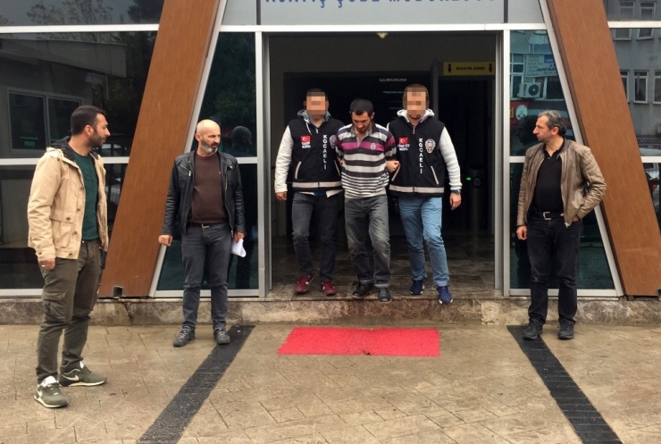 Üvey Annesini Boğazını Keserek Öldüren Sanığın Avukatı Suçu Ölen Babanın Üzerine Attı