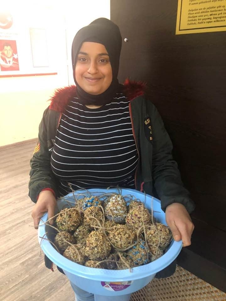 Burhaniye’de Özel Öğrenciler Kuşlar İçin Yem Hazırladı