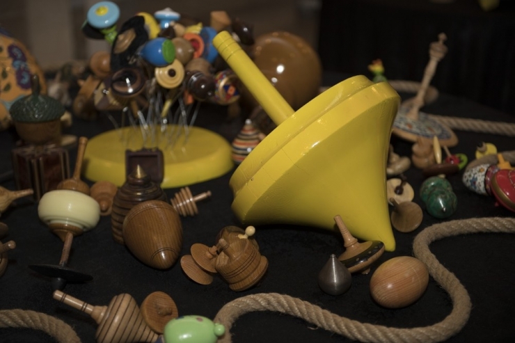 Büyükşehir Belediyesi, ‘Kaytansız Dünya’ Topaç Sergisi Açtı