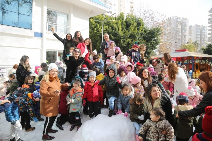 Çocuklar Toros Dağları’ndan Getirilen Karla Coşkuyu Yaşadı