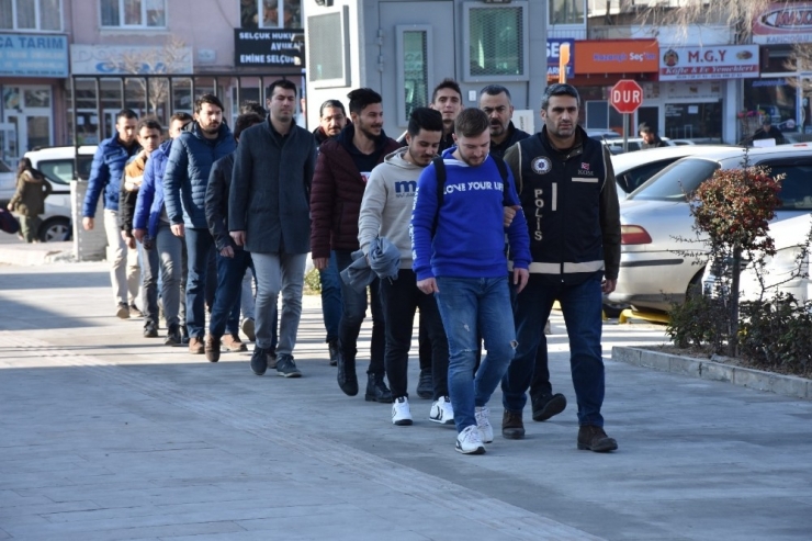 Niğde’de Fetö Zanlıları Adliyeye Sevk Edildi