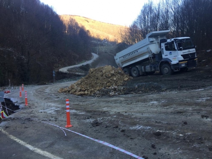 Heyelandan Çöken Yol Eski Görünümüne Kavuştu