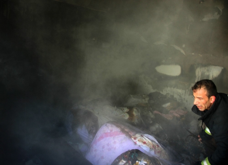 Yangında Çeyiz Eşyası Kül Oldu