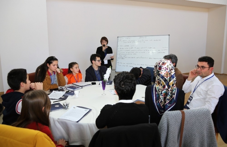 Sivas’ta Genç Fikirler Alındı