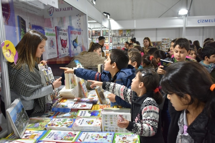 Tarsus Kitap Fuarı’na Yoğun İlgi