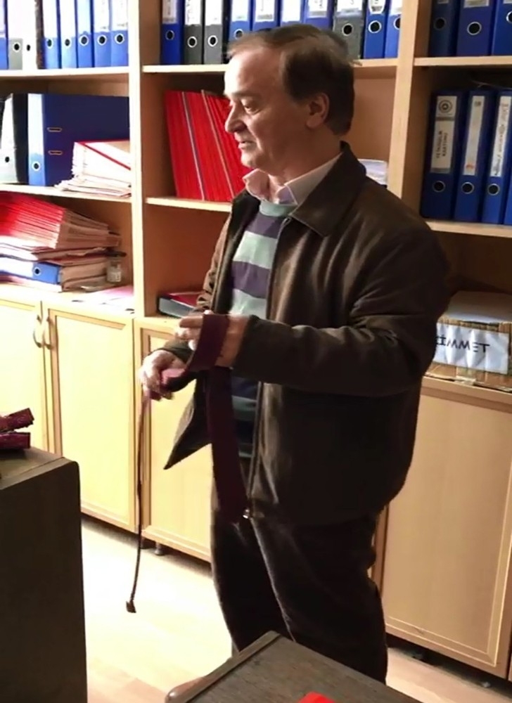 ’Jet Kravatçı’ Kravatı 1 Saniyede Bağlıyor