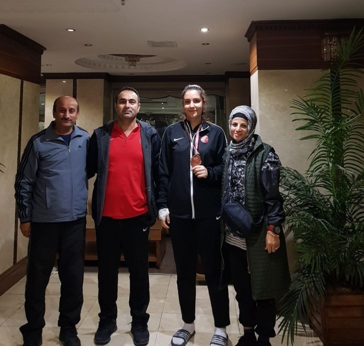 Beyza Basma Türkiye Üçüncüsü