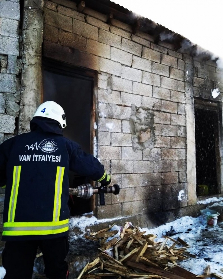 Van’da Ahır Yangını