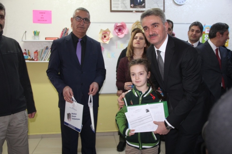 Vali, Karne Alan Öğrencilerle Kartopu Oynadı