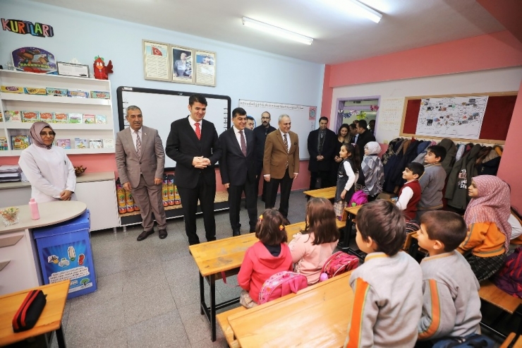 Öğrenciler Merakla Bekledikleri Karnelerini Aldılar