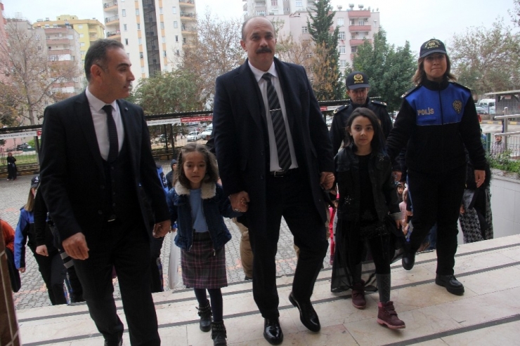 Emniyet Müdürü Şehit Kızının Velisi Oldu, Annesi Ağladı