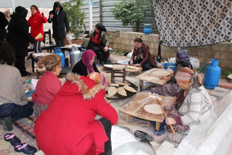 Sokak Hayvanları İçin Gözleme Etkinliği Yapıldı