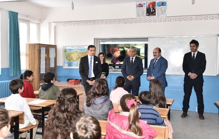 Ahlat’ta 10 Bin 200 Öğrenci Karne Aldı