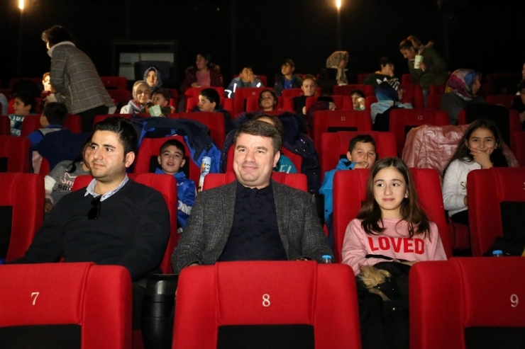 Başkan Dinçer, 30 Otizmli Öğrenci İle Film İzledi