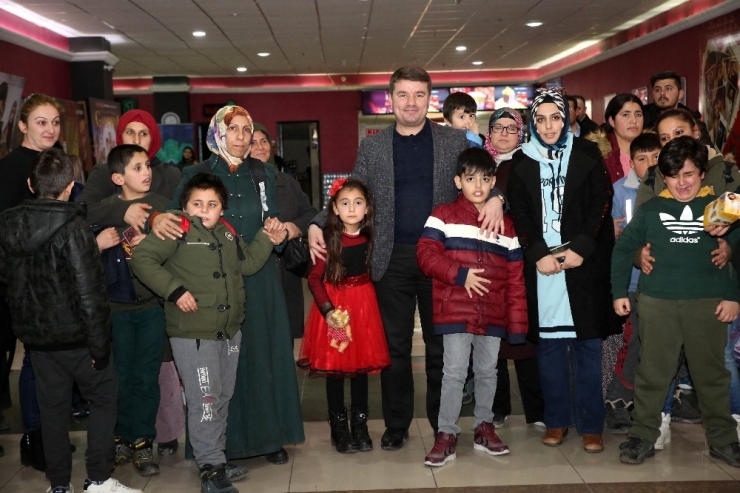 Başkan Dinçer, 30 Otizmli Öğrenci İle Film İzledi