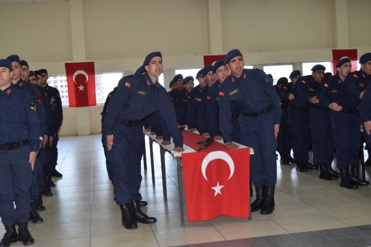 Aliağa’da Kısa Dönem Askerlerin Yemin Töreni Heyecanı