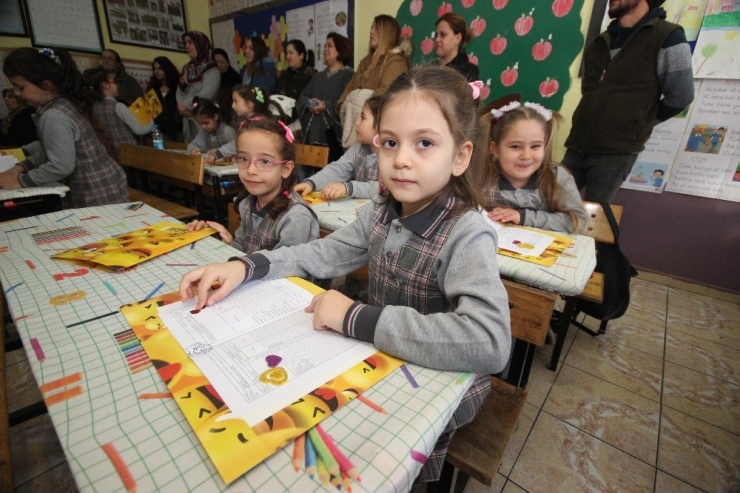 23 Bin 782 Öğrenci Edremit’te Karne Aldı