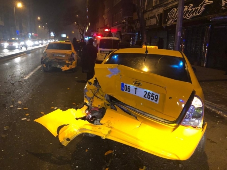 Başkent’te Kar Yağışı Ve Gizli Buzlanma Kazayı Getirdi: 4 Yaralı