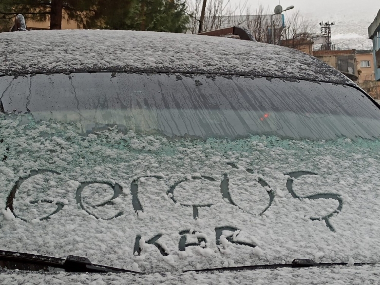 Kar Gercüş’ü Beyaza Bürüdü