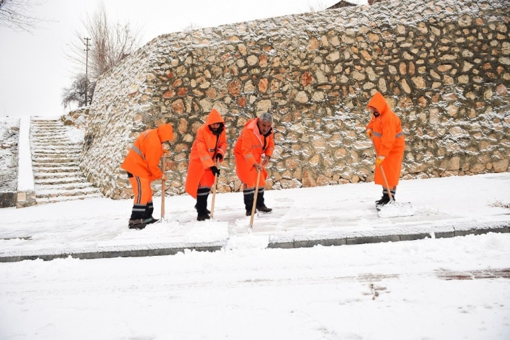 Malatya’da Karla Yoğun Mücadele