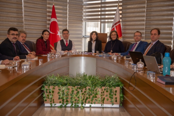 Bir Günlüğüne Rektörlük Görevini Yerine Getirdi