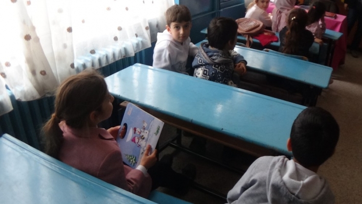 9 Yıldır Saçlarına Makas Değmeyen Baran Karnesini Aldı