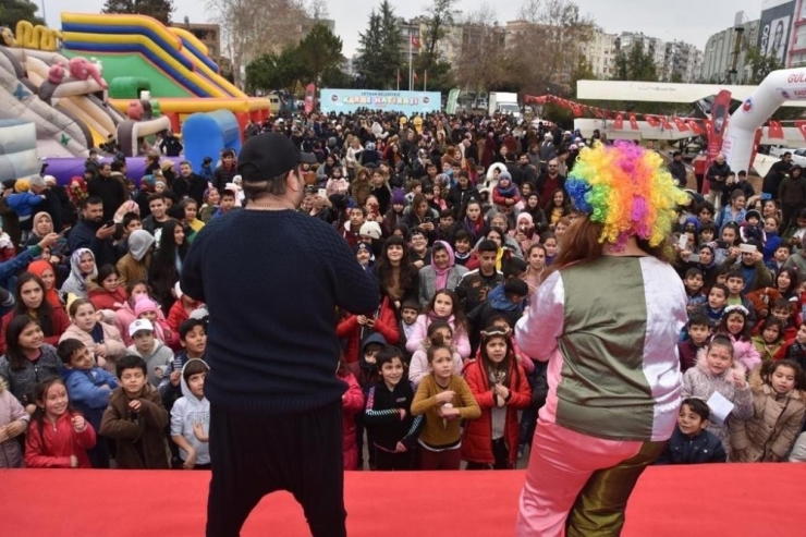 Ceyhan’da Çocuklar Karne Şenliğinde Eğlendi