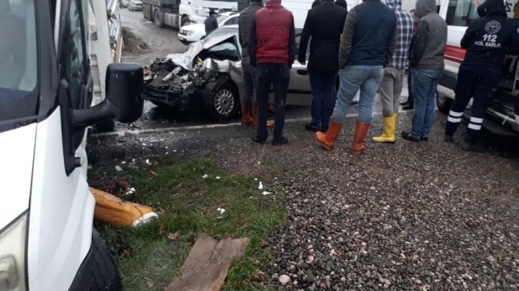 Kayganlaşan Zemin Kazaya Neden Oldu: 2 Yaralı
