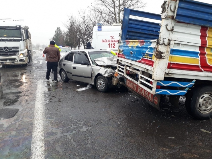Kayganlaşan Zemin Kazaya Neden Oldu: 2 Yaralı