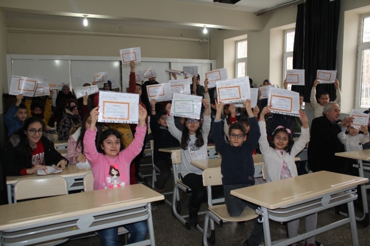 Elazığ Da 125 Bin Öğrencinin Karne Heyecanı