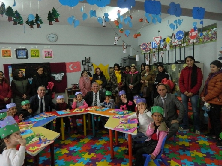 Erdekli Öğrencilerin Karne Sevinci