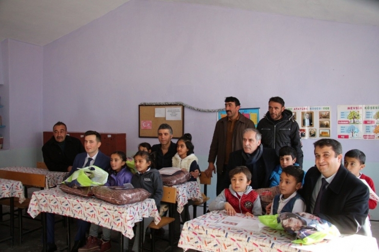 10 Öğrencisi Bulunan Okulda Karne Töreni