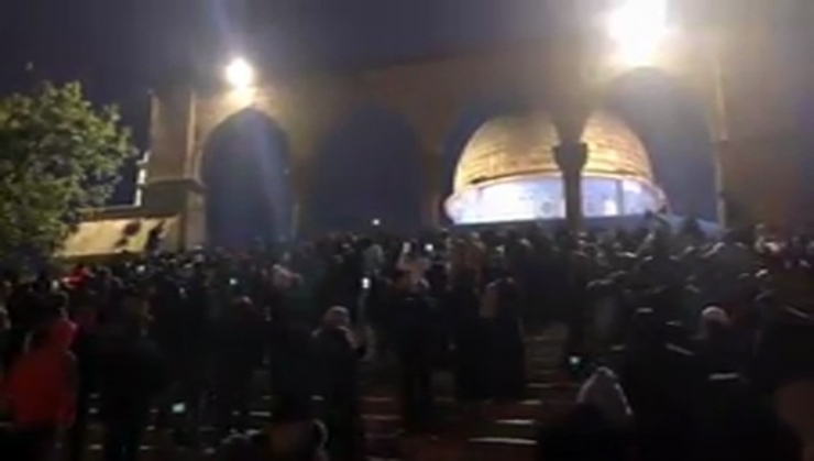 Filistinliler Mescid-i Aksa’da İsrail’i Protesto Etti