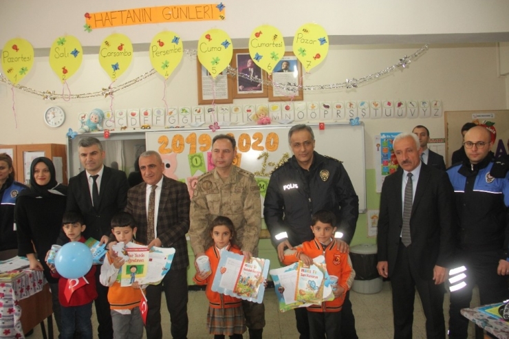 Hakkari’de 70 Bin Öğrenci Karne Aldı