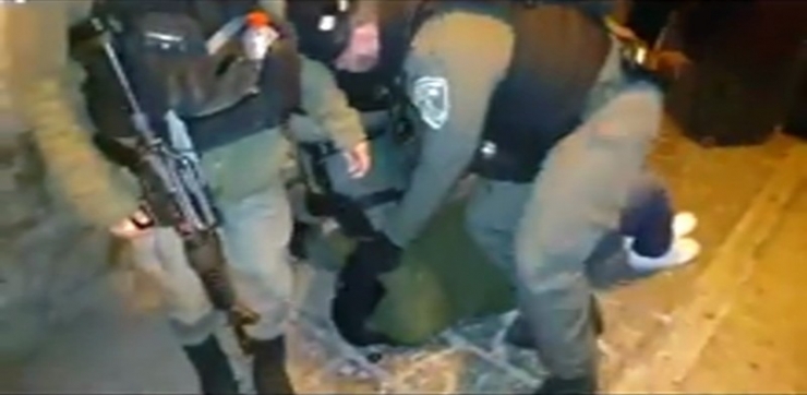 Filistinliler Mescid-i Aksa’da İsrail’i Protesto Etti