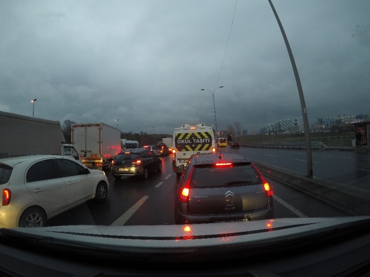 İstanbulluların Trafik Çilesi Araç Kamerasıyla Kaydedildi