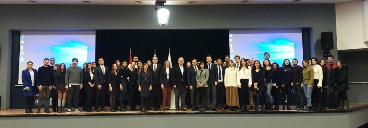 İzmir Ekonomi Üniversitesi’nde ‘Uygulamalı Eğitim’ Fırsatı