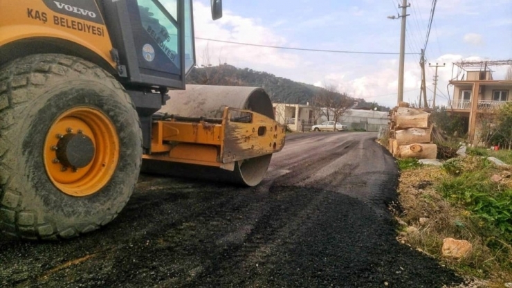Yeşilköy’de Sıcak Asfalt Çalışması Başladı