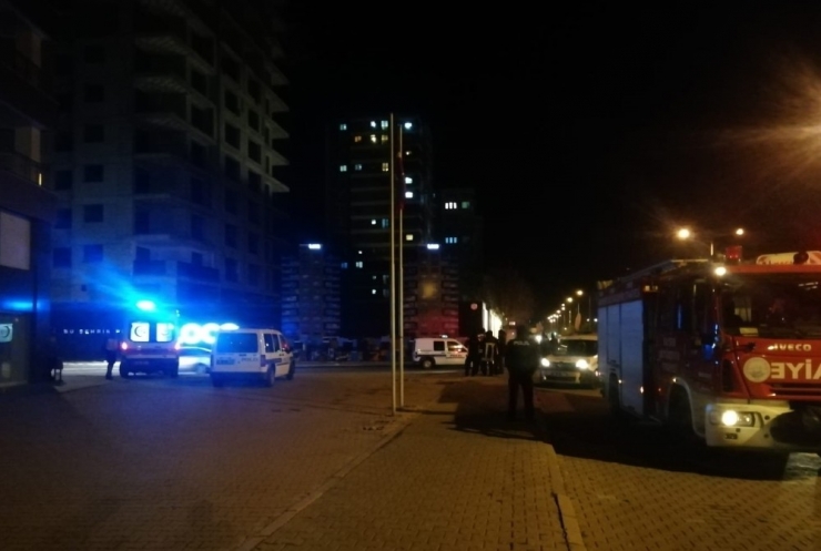 Bunalıma Giren Genç, İnşaatın 14. Katına Çıktı