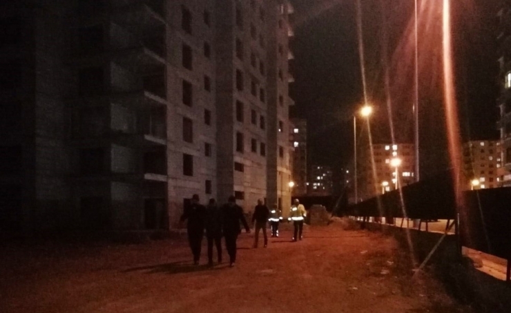 Bunalıma Giren Genç, İnşaatın 14. Katına Çıktı